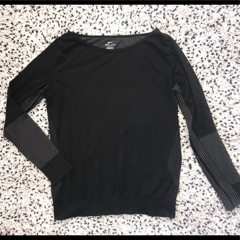 NIKE Dri Fit Workout Top long sleeved